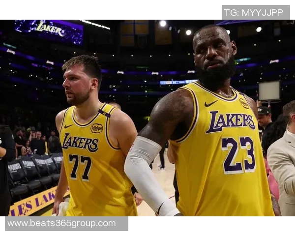 里夫斯称詹姆斯回归将提升全队表现他是无可替代的全能组织者